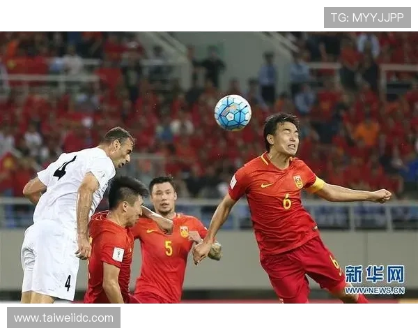 中国12强赛对决伊朗队全力争胜展现足球实力与激情